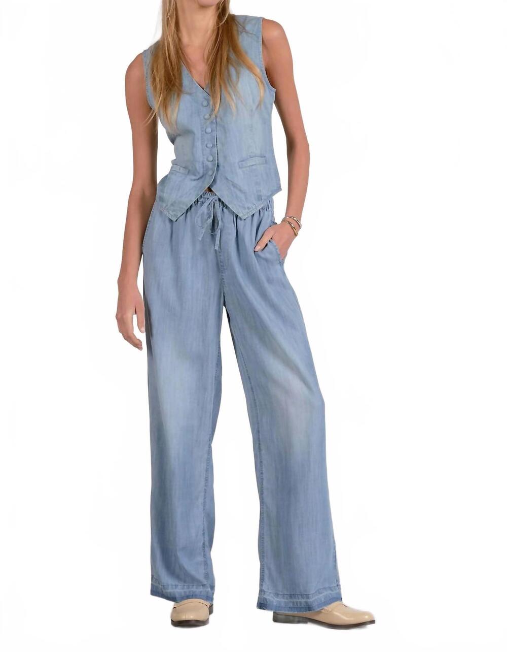 NEW ELAN button front tencel vest in blue